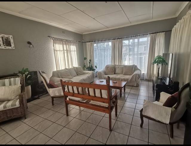 3 BEDROOM HOUSE FOR SALE IN LINMEYER